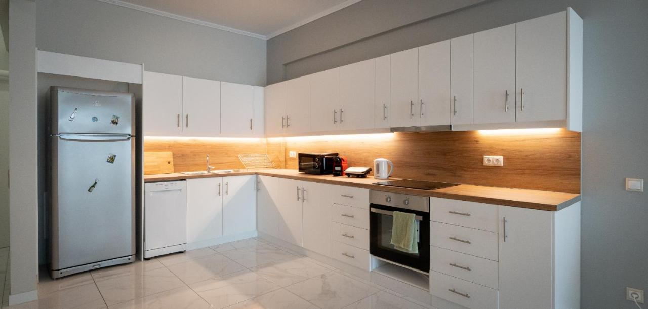 Liv - Contemporary In Apartment