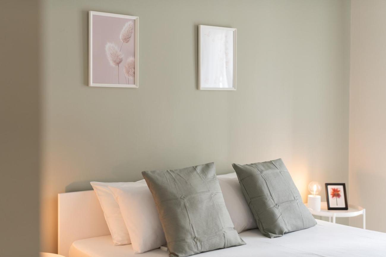 Liv - Contemporary In *